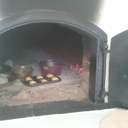 Four A Pain Nyaraló